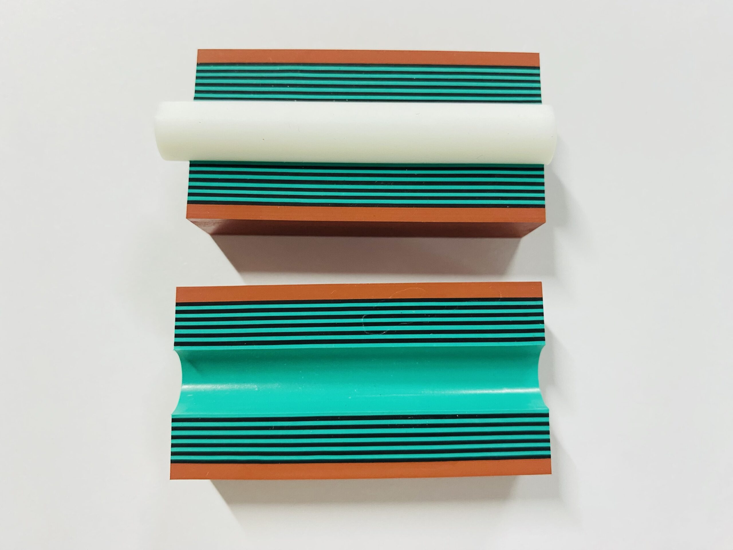 The TSC-M-1/4 Series sealed modules are 15mm in length and can be easily adapted to cables and pipes of different sizes. They can also be used as backup redundancy to meet future capacity needs.